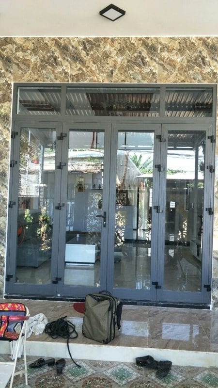 Kinh nghiệm nên biết khi lắp đặt cửa kính Q12.