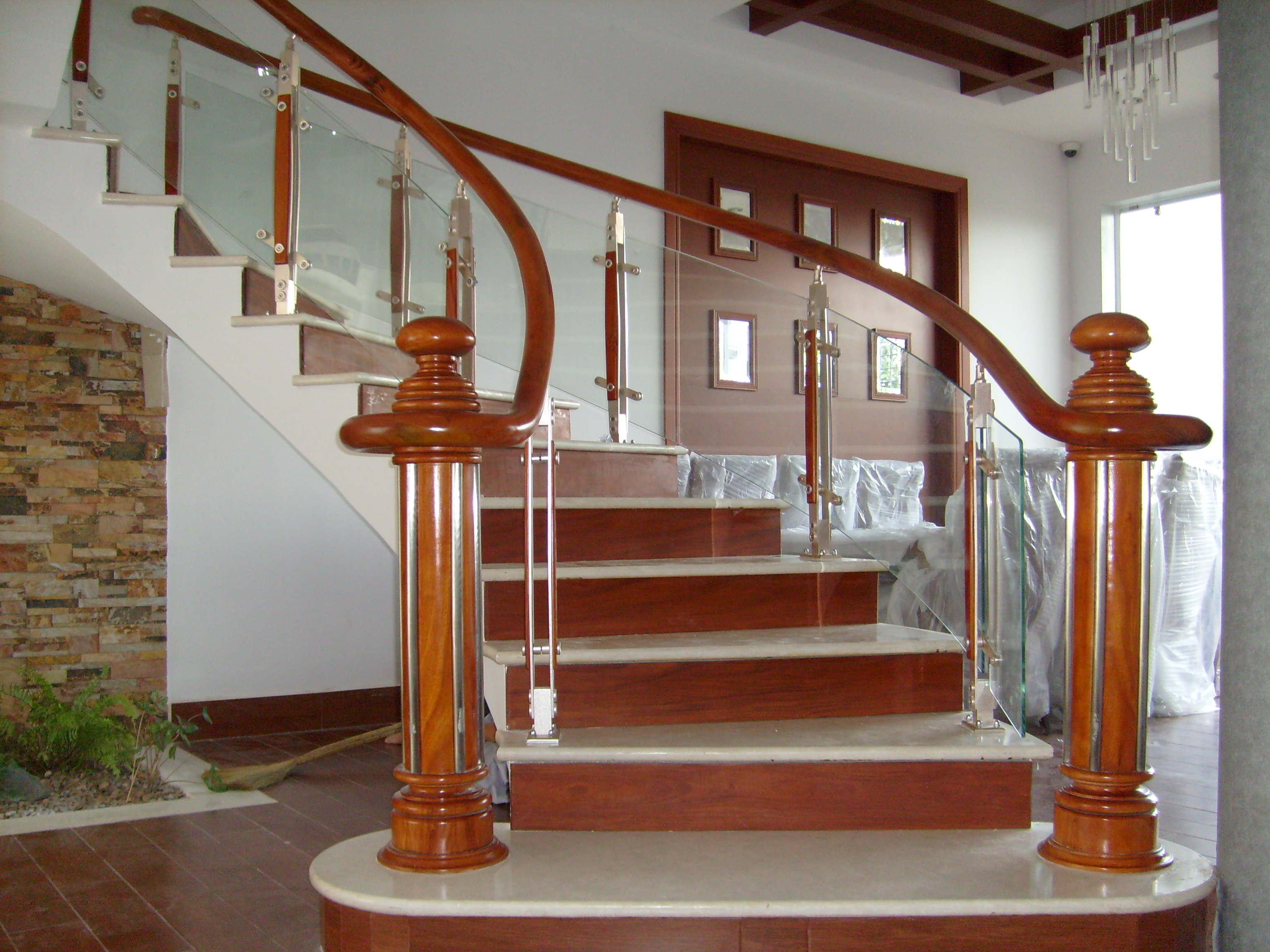 Những cầu thang kính đẹp,hiện đại cho nhà bạn